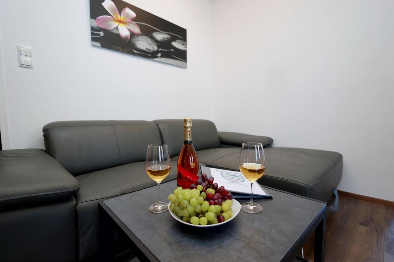 كابرون Apartment Mark By Four Seasons Apartments المظهر الخارجي الصورة